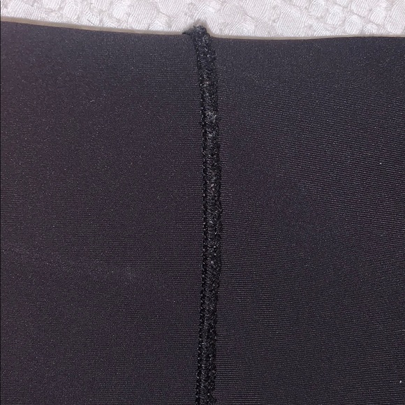 Black Lululemon leggings with mesh - Picture 6 of 12